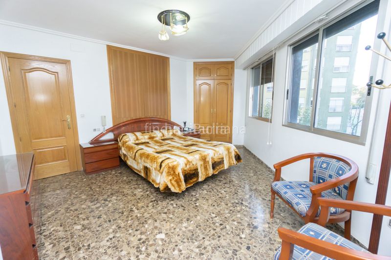 Foto c0a02cf9-0595-4879-938d-2374b4e0ec80. Edifici a Llombai