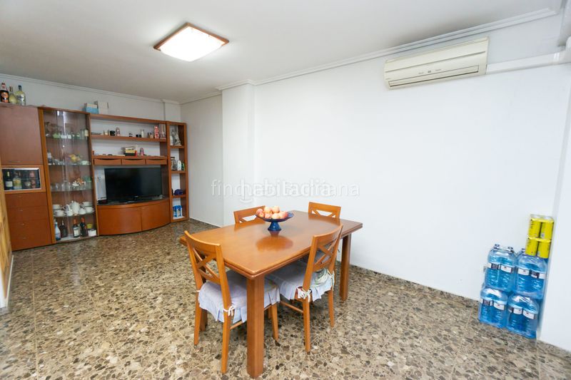 Foto c25dd78c-e85c-4eda-8112-4d204a582a40. Edifici a Llombai