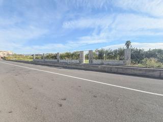 Terreny residencial a Llombai. Parcela rústica vallada con acceso por dos caminosse vende parce