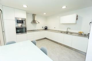 Appartement à Piscinas. Piso moderno con terraza y gimnasio en zona llombai  burriana ca