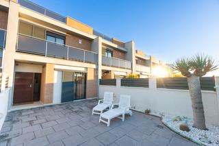 Xalet a Piscinas. Espectacular chalet adosado con sótano en novenes de calatravano