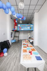 Geschäftsraum in Piscinas. Se ofrece excelente local comercial en una de las zonas con mejo