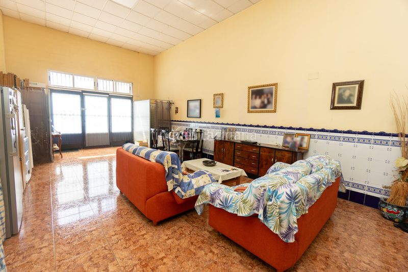 Foto b178f763-7d9b-4368-87be-89b7a0cd6c21. Local comercial a Piscinas Burriana