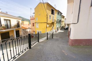 Casa a Suera. Encantadora casa de pueblo con terraza y balcón en sueras castel