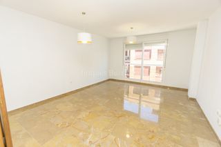 Piso en Piscinas. Piso de 120 m con 4 habitaciones en zona piscinas  burrianaampli