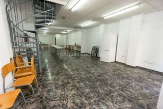 Casa en La Bosca. Vivienda de 168 m distribuida en dos plantas, situada en la zona