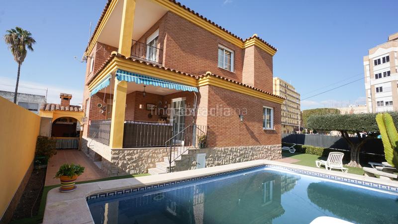 Foto 5c9a0623-3d5b-47aa-acb9-82c56ca21b64. Chalet in Centro Burriana