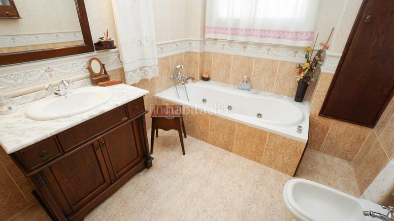 Foto c9c8dac7-a5e2-4ed1-a980-d438916d214a. Chalet in Centro Burriana