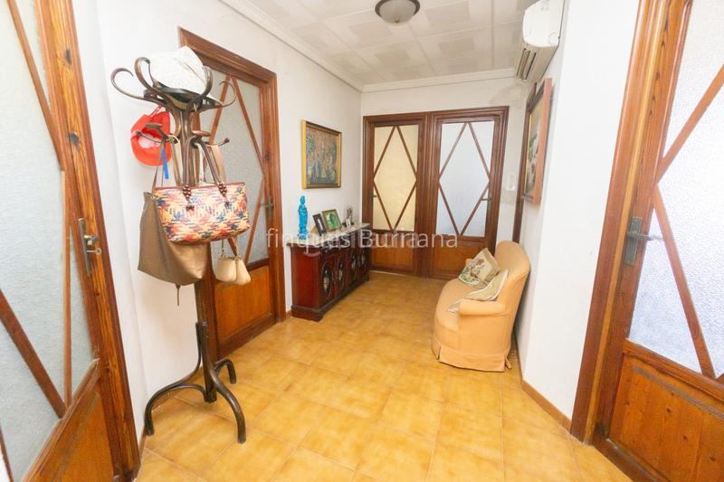 Foto 082a6b5e-64e3-4829-9c97-feb2fd10fa04. Casa maravillosa casa ubicada en la localidad castellón. zona río.distribuida en garaje en la planta baja con cabida para t en Burriana