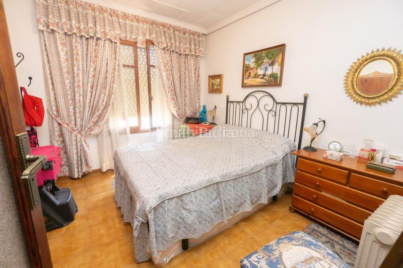 Foto 54b4f606-0266-4801-85ac-1b992bc61378. Casa maravillosa casa ubicada en la localidad castellón. zona río.distribuida en garaje en la planta baja con cabida para t en Burriana