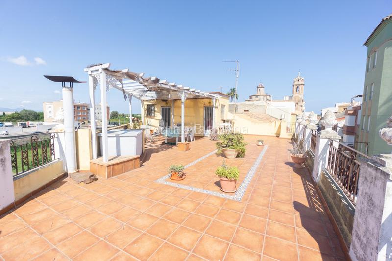 Foto a67b8195-d029-4abd-8ba2-2788fc4400aa. Casa maravillosa casa ubicada en la localidad castellón. zona río.distribuida en garaje en la planta baja con cabida para t en Burriana