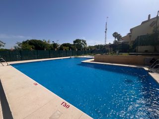 Apartament a Islantilla Golf. Excelente vivienda con vistas al campo de golf de islantilla