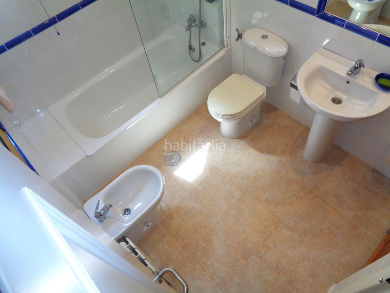 Foto b5f2da13-b081-4df6-95f7-7aa966f1283f. Casa aparellada amb aparcament piscina a Islantilla golf Islantilla