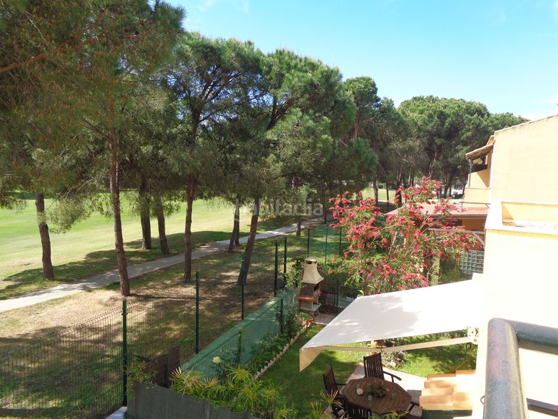 Foto fb52d705-f344-4323-9dbe-b83075aa362d. Casa aparellada amb aparcament piscina a Islantilla golf Islantilla