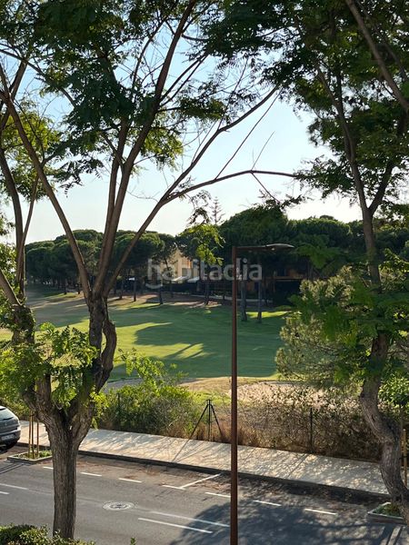 Foto 2b95a514-6a86-46d1-8b7c-89ca9093358b. Xalet amb xemeneia aparcament piscina a Islantilla golf Islantilla