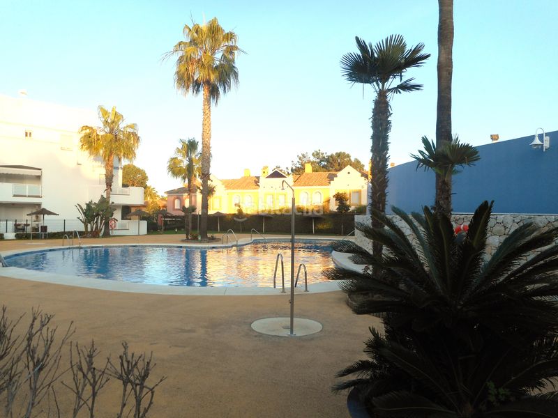 Foto a3d777b0-f233-4488-ba33-e131a1a9d599. Xalet amb xemeneia aparcament piscina a Islantilla golf Islantilla