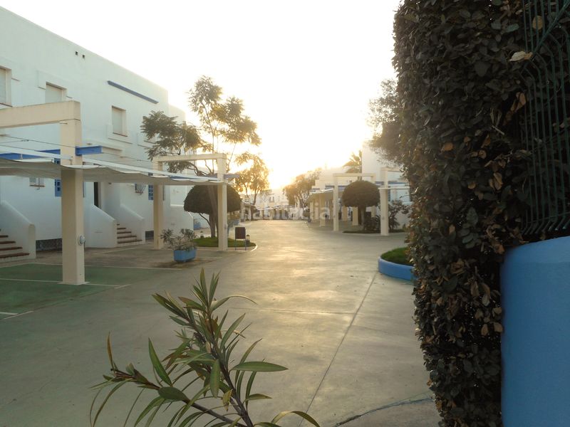Foto cf5f0c65-d31a-4e63-99a1-4ce12abc814f. Xalet amb xemeneia aparcament piscina a Islantilla golf Islantilla