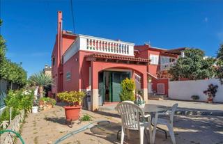Towny house in Carrer de la perera 20. Se vende chalet pareado en las palmeras-llucmajor