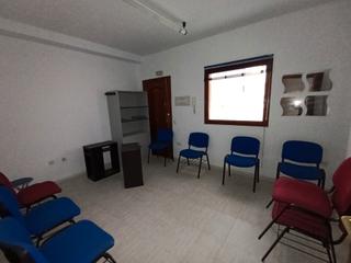 Oficina a Centro ciudad. Dos apartamentos unidos entre si, con dos puertas de entrada.
