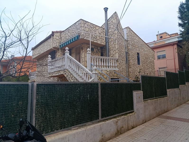 Foto 49c8018a-ecfa-48c2-ab97-b46d0bad16ba. Haus mit heizung in Linarejos Linares