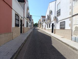 Casa adossada a La Paz - Las Américas. Casa en barrio giron