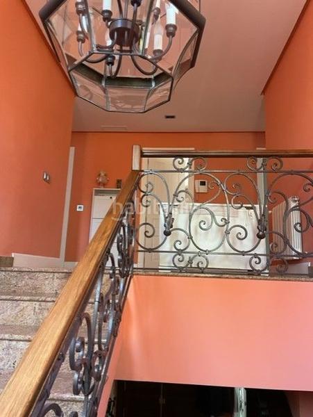 Foto f04b596f-6458-4d49-b7bd-49ca5cbedb12. House with heating pool in Zona Hospital Linares