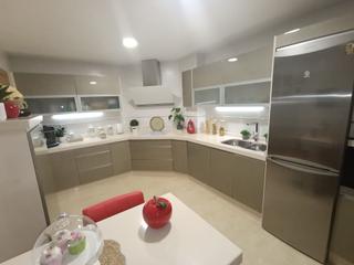Appartement à Centro ciudad. Piso céntrico, con tres dormitorios, y plaza de aparcamiento