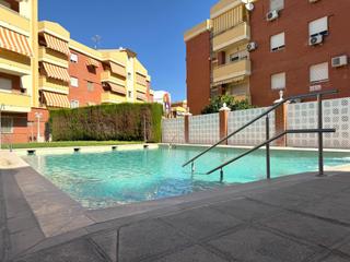 Pis a Centro ciudad. Piso con piscina y plaza de aparcamiento en calle raphael