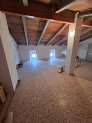 Reihenhaus in Jabalquinto. Casa con piscina  de cuatro dormitorios en jabalquinto