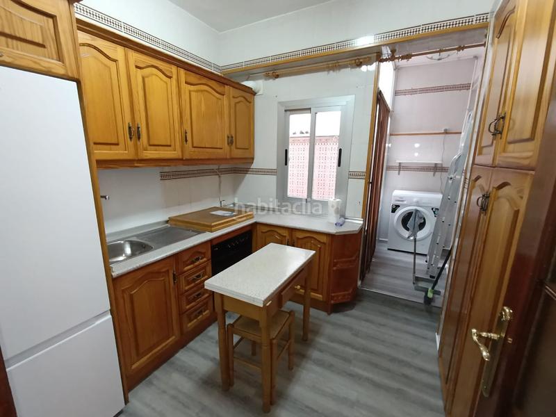 Foto f8a6428b-f4bf-41dc-bc7d-462ca7a46516. Alquiler piso  amueblado compuesto de tres dormitorio, cerca del paso de Linarejos en Linares