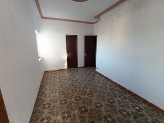 Appartement à Linarejos. Piso de tres dormitorios muy cerca del polideportivo san josé