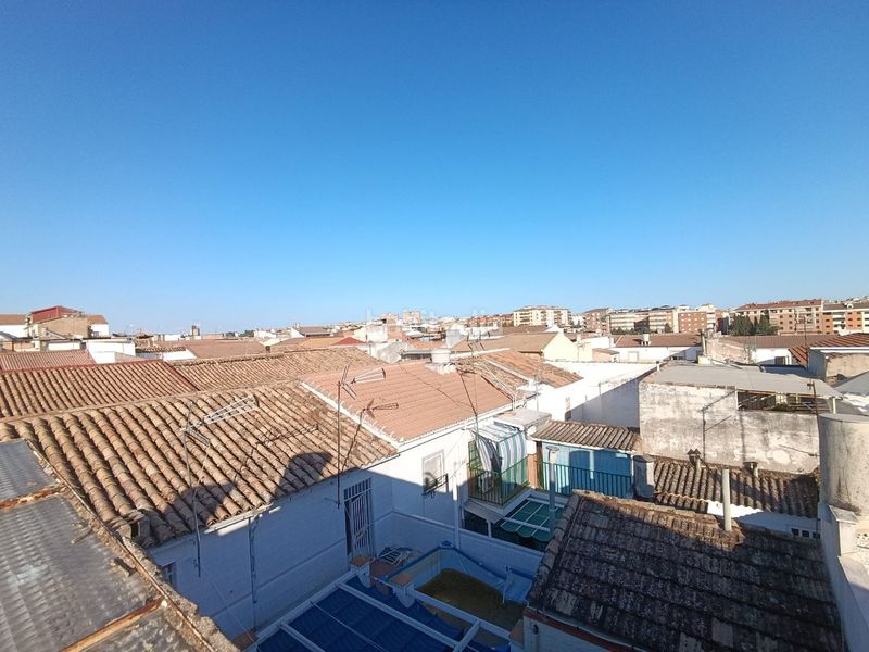 Foto 43119b23-3ee8-4161-8f9a-5279b73a6e63. Casa adossada amb aparcament a Arrayanes Linares