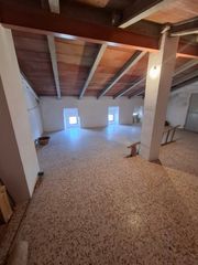 Semi detached house in Jabalquinto. Casa con piscina privada