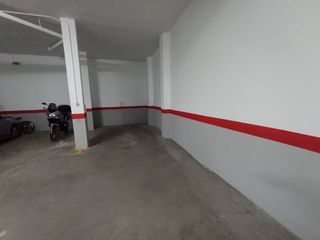 Autoparkplatz in Linarejos. Plaza de aparcamiento muy amplia, y con buen acceso