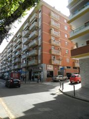 Flat in Linarejos. Piso de tres dormitorios en paseo de linarejos