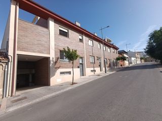 Posto auto in Zona Hospital. Plazas de garaje con trastero, sin trastero, y cerradas, desde 1