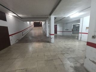 Posto auto in La Zarzuela - San José - Belén. Cochera cerrada para dos coches