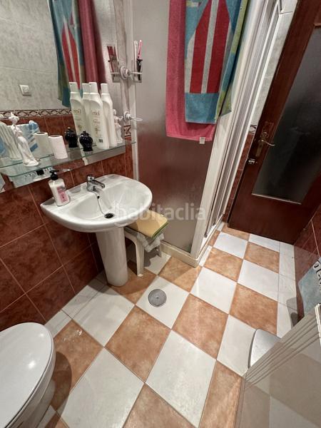 Foto 0d9800a2-7396-4876-9602-bf62417baeac. Casa amb calefacció a Linarejos Linares