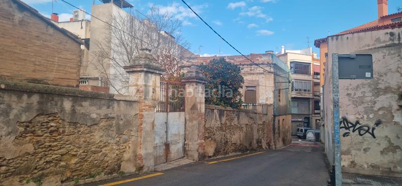 Foto c5fbf038-7369-48e1-afa4-79f6bc7b9ced. Terreno residencial en carrer de montevideo 2 solar para viviendas en Sant Boi de Llobregat