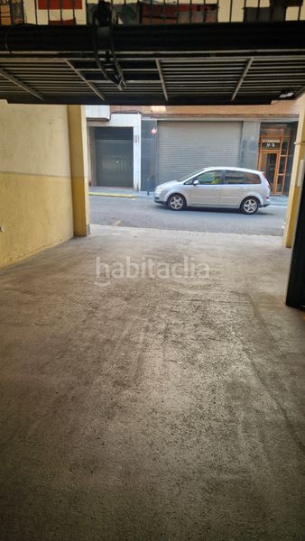 Foto 40bf50fd-2e6e-4643-afd3-cee99d412ed7. Autoparkplatz in carrer de la cerdanya 57 in Vinyets-Molí Vell Sant Boi de Llobregat