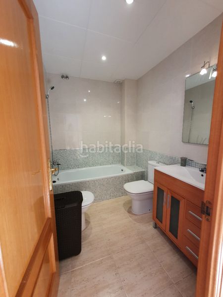 Foto 2e677af3-e5fb-4164-89a5-26c2a69d628f. Casa aparellada amb xemeneia calefacció piscina a Vendrell (El)