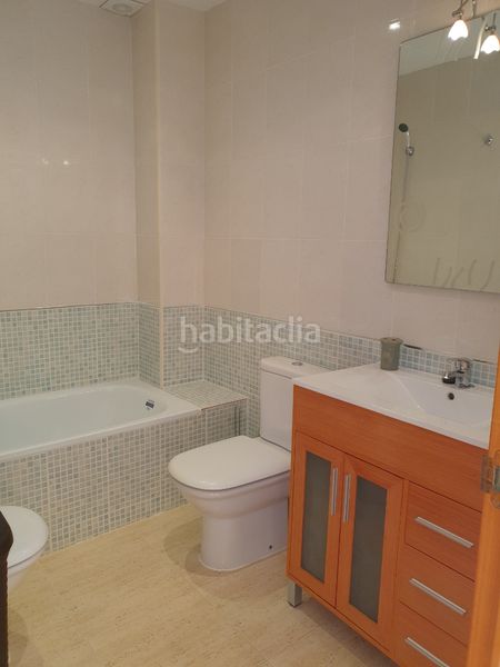 Foto 567a535e-b5d6-4568-a5bc-f7d4b21b59e0. Casa aparellada amb xemeneia calefacció piscina a Vendrell (El)