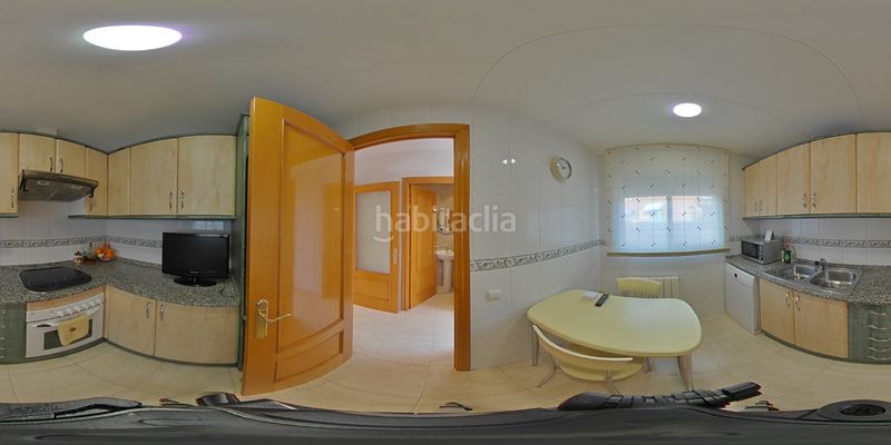 Foto 8b9cbd43-7573-472f-8868-603c9277b28f. Casa aparellada amb xemeneia calefacció piscina a Vendrell (El)