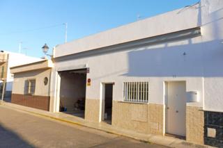 Local Comercial a Sanlúcar la Mayor. Magnífica nave con oficina