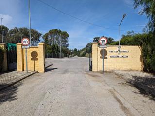 Terreny residencial a Sanlúcar la Mayor. Magnífica parcela en urb. los encinares