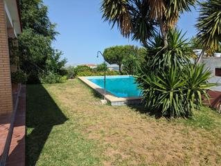 Xalet a Sanlúcar la Mayor. Magnífico chalet en el campo