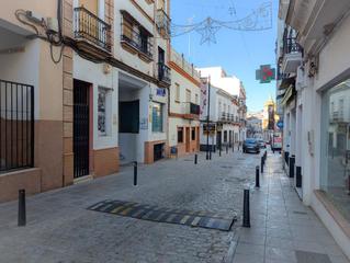 Local Comercial a Sanlúcar la Mayor. Magnífico local en pleno centro