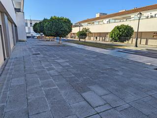 Miete Geschäftsraum in Sanlúcar la Mayor. Local en zona comercial