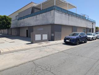 Local Comercial en Sanlcar la Mayor. Local con magnfica ubicacin