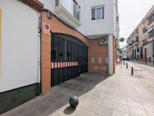Pis a Sanlúcar la Mayor. Bajo en el centro muy amplio y luminoso